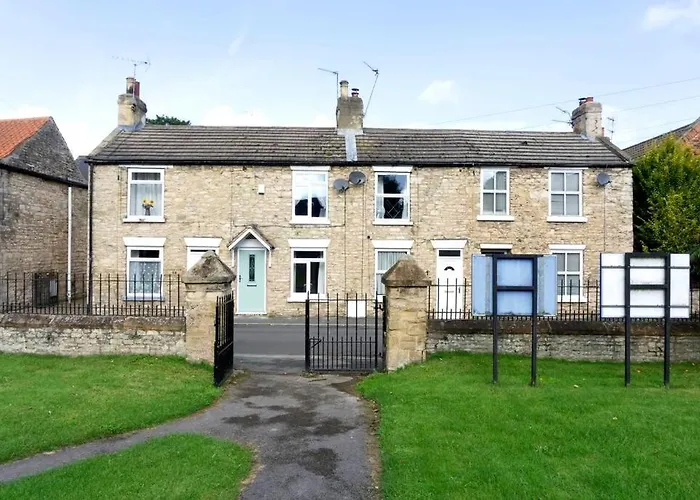 Country Cottage With Church View And Fireplace Near Leeds & York