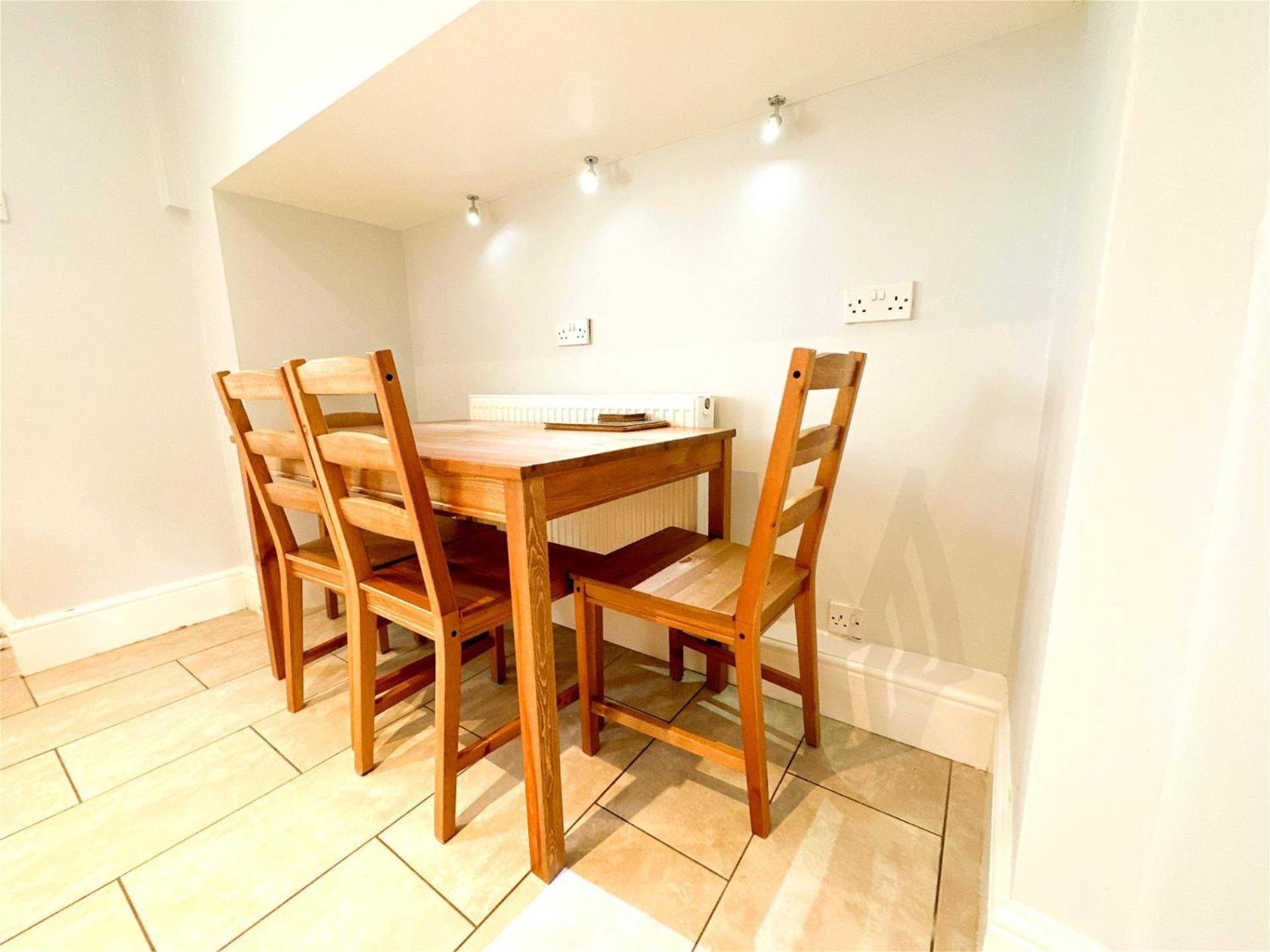 Country With Church View And Fireplace Near Leeds & York Holiday home Leeds (West Yorkshire)